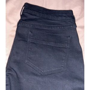 Old Navy Sweetheart Skinny Jean NWOT in Blackjack